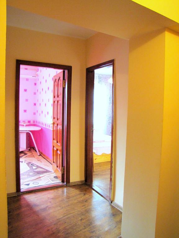 Guest House On Kaldaiakova 38 Almaty Bagian luar foto