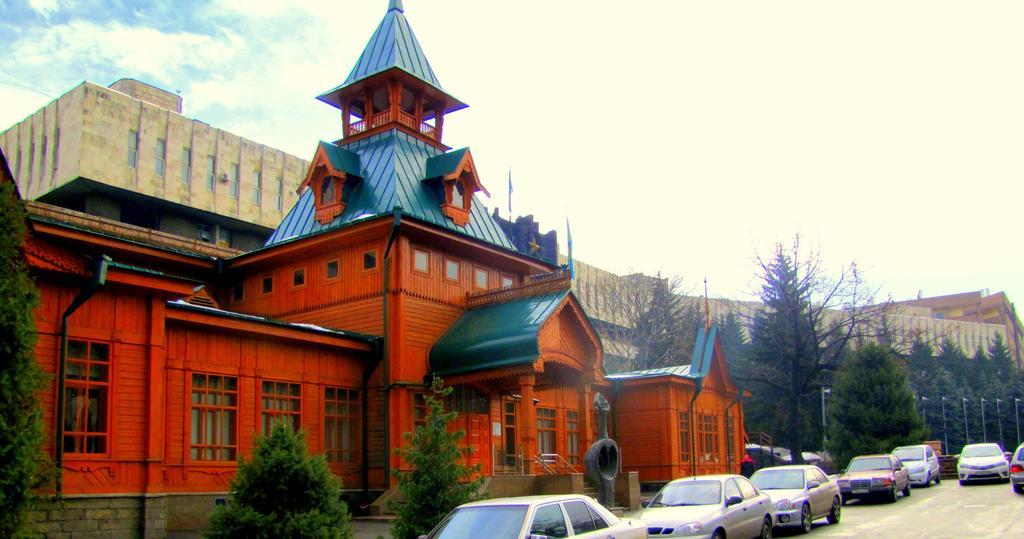 Guest House On Kaldaiakova 38 Almaty Bagian luar foto