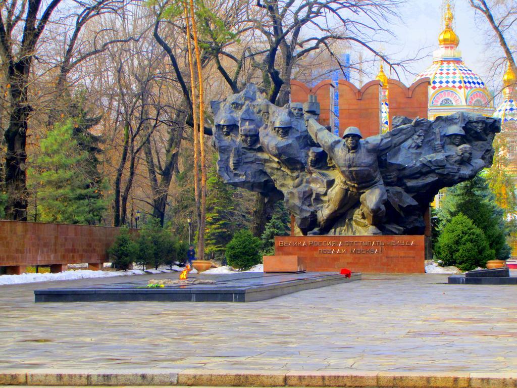 Guest House On Kaldaiakova 38 Almaty Bagian luar foto