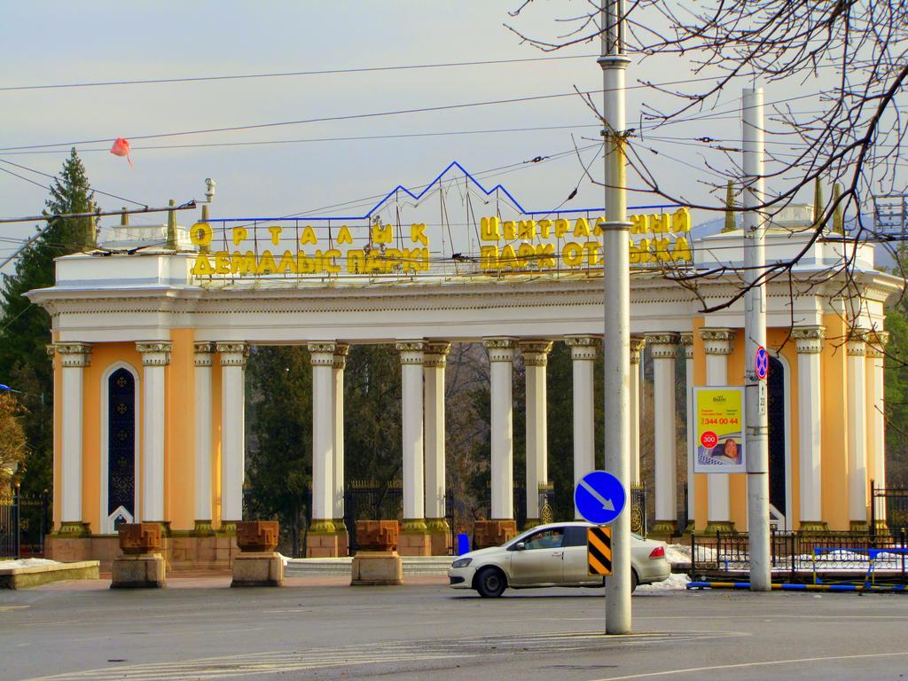 Guest House On Kaldaiakova 38 Almaty Bagian luar foto