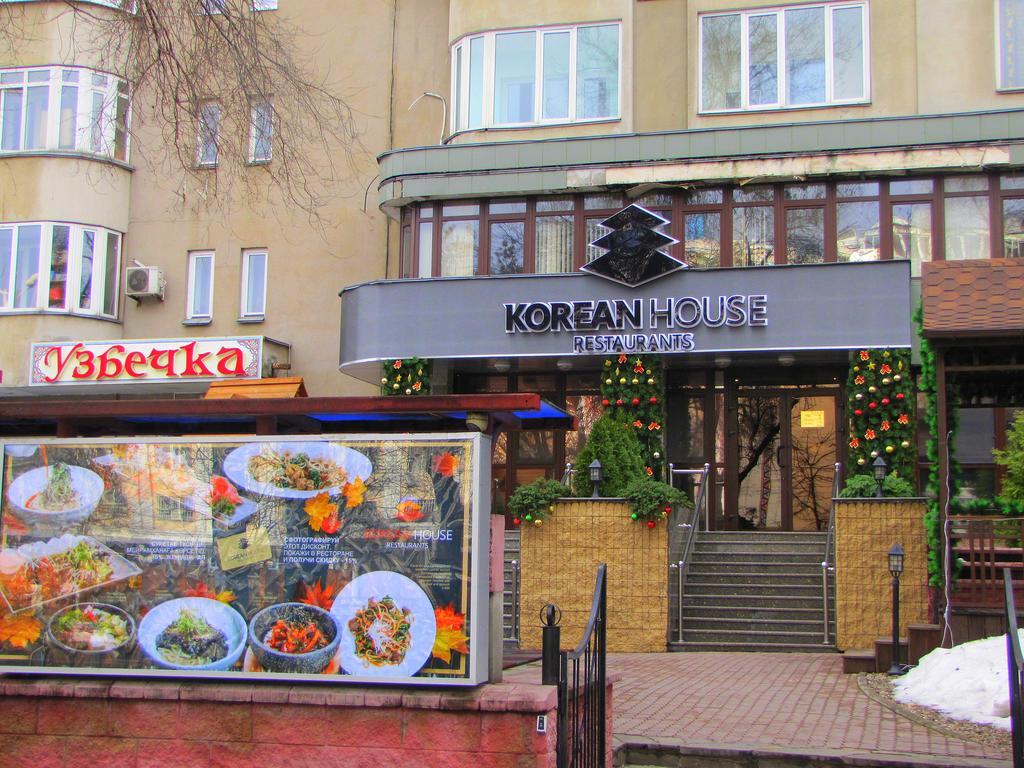 Guest House On Kaldaiakova 38 Almaty Bagian luar foto
