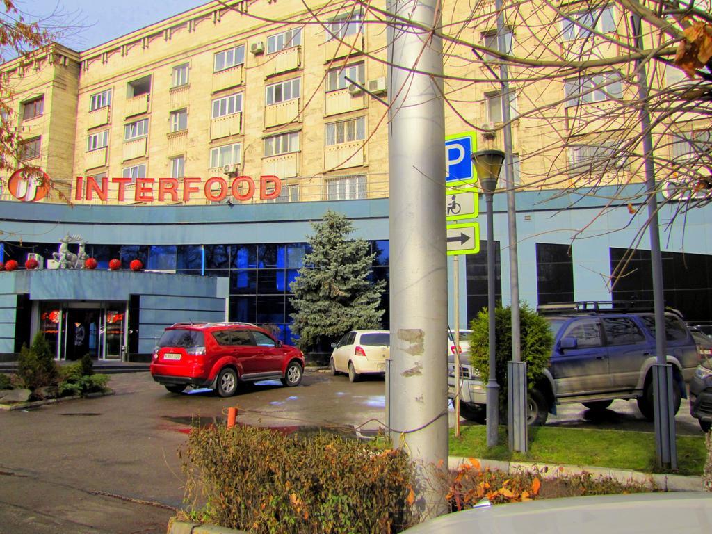 Guest House On Kaldaiakova 38 Almaty Bagian luar foto
