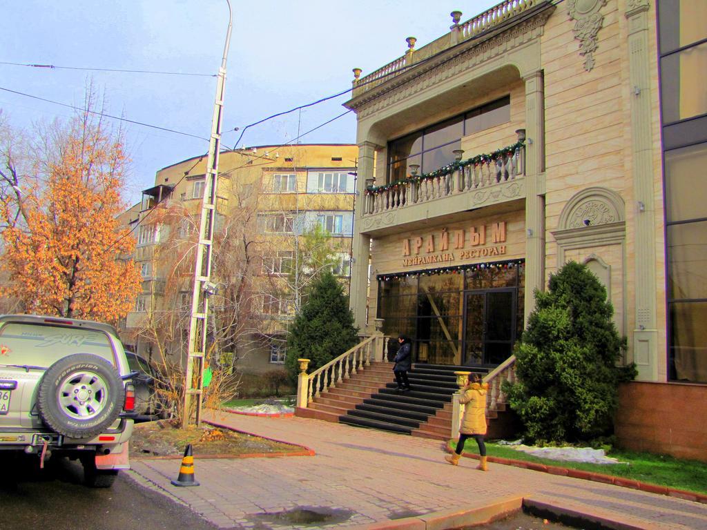 Guest House On Kaldaiakova 38 Almaty Bagian luar foto