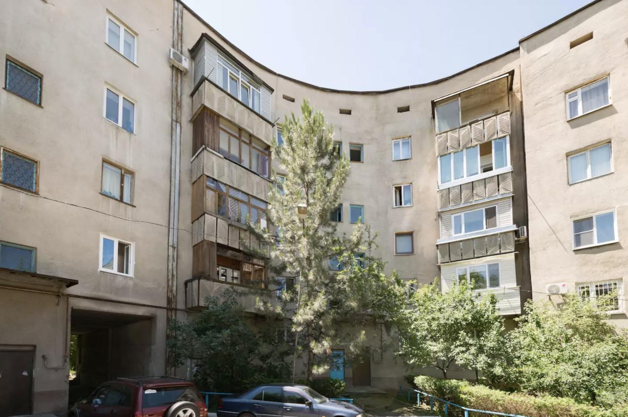 Guest House On Kaldaiakova 38 Almaty Bagian luar foto